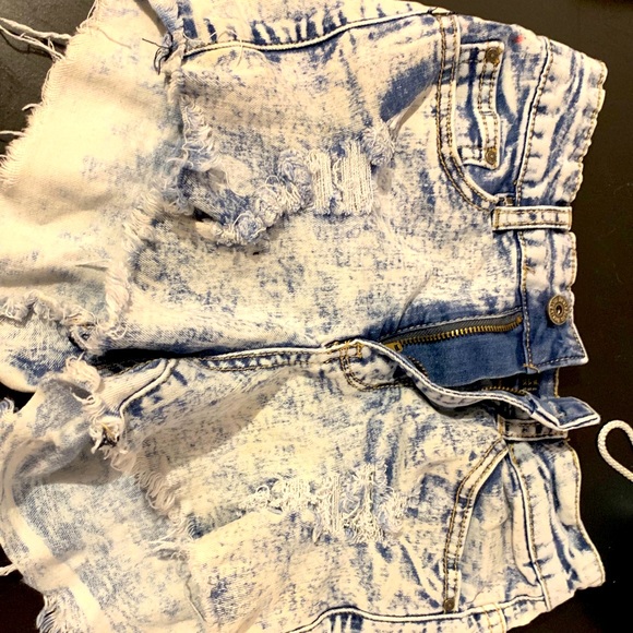 High waisted Denim shorts - Picture 2 of 3